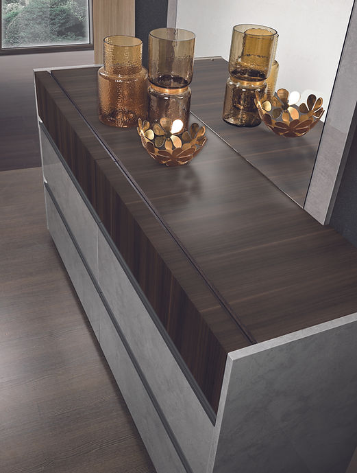 Ydnic Bedroom Set