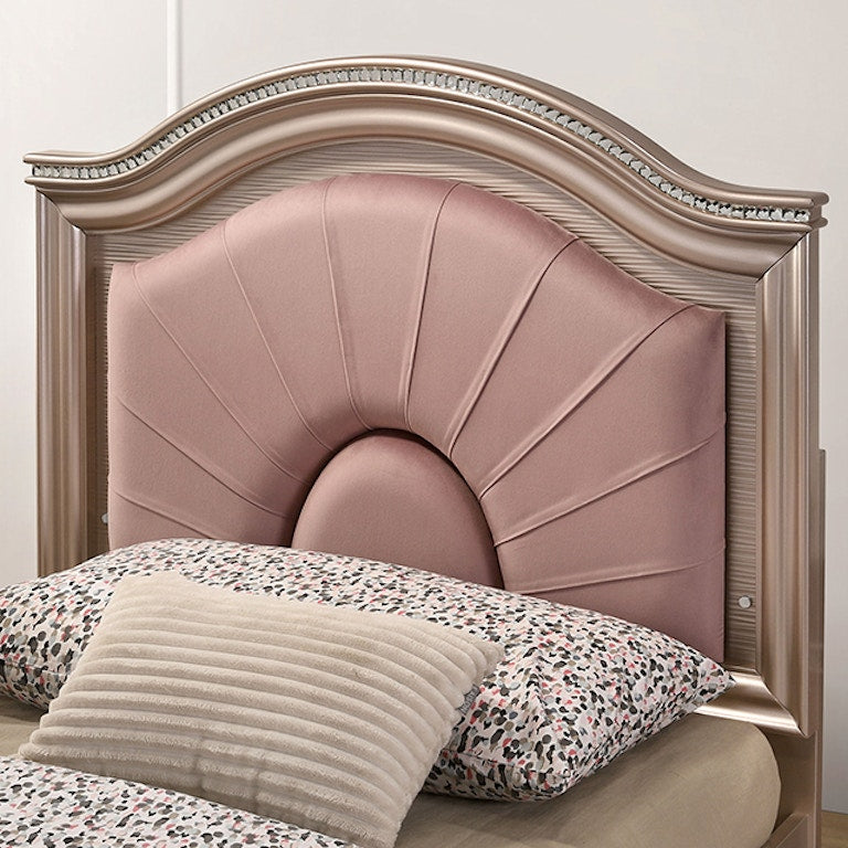 Eilla Bedroom Set