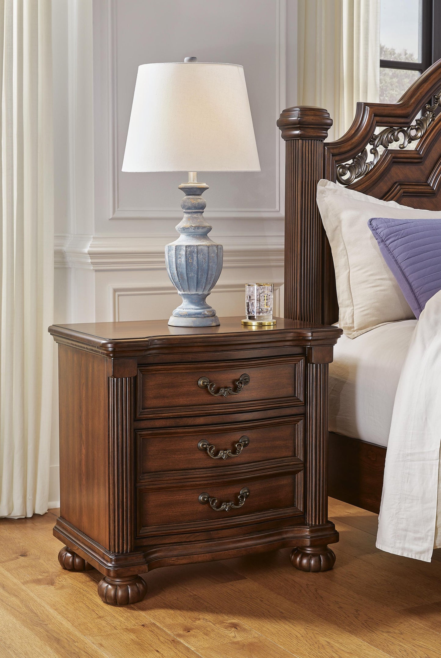 Lavinton California King Poster Bed with Mirrored Dresser and Nightstand