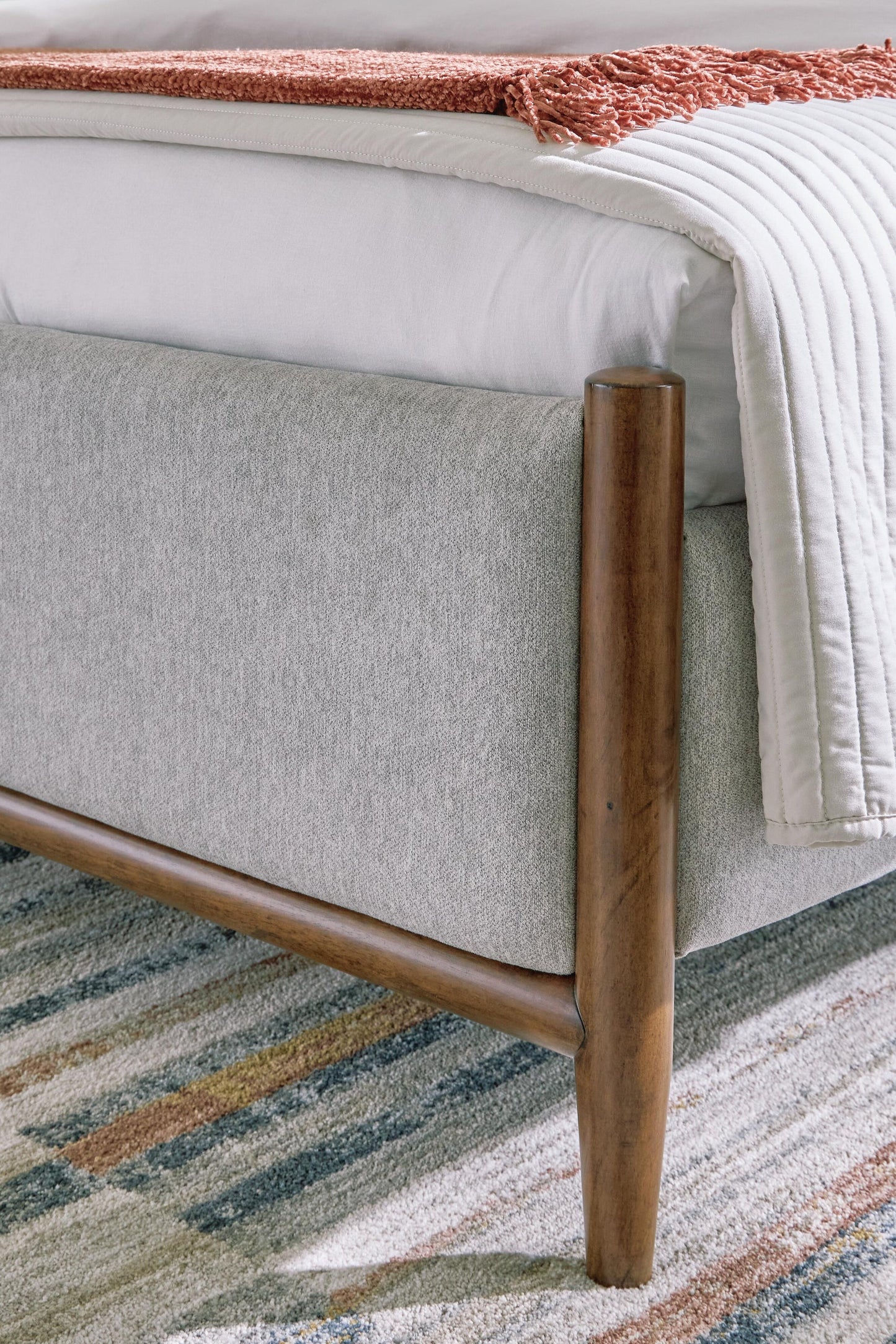 Lyncott Queen Upholstered Bed with Mirrored Dresser